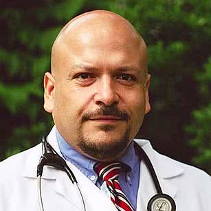 Front-facing photo of Dr. Jaime Quezada, Harper Alum and Medical Practitioner
