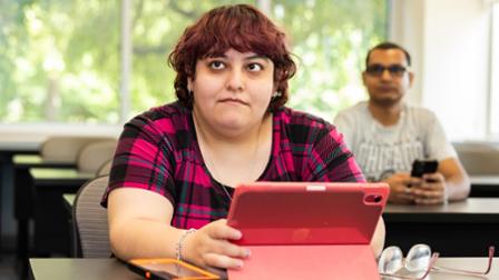 A Harper student uses an AI note-taking app during a lecture