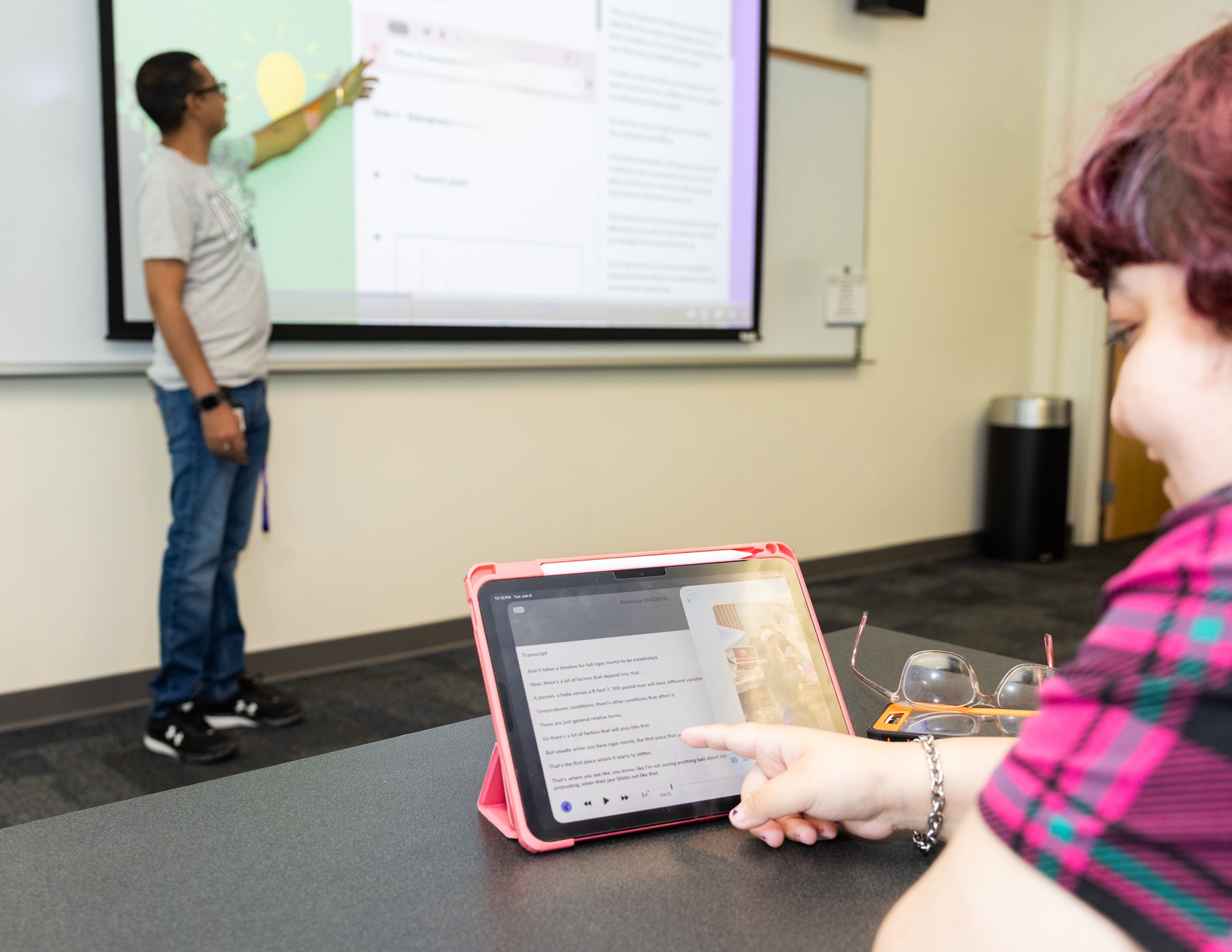 A student views her tablet, and it's note-taking app, while listening to a lecture in a Harper classroom.