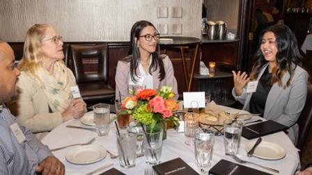 Students and alumni interact at Career Connections Leadership Dinner.