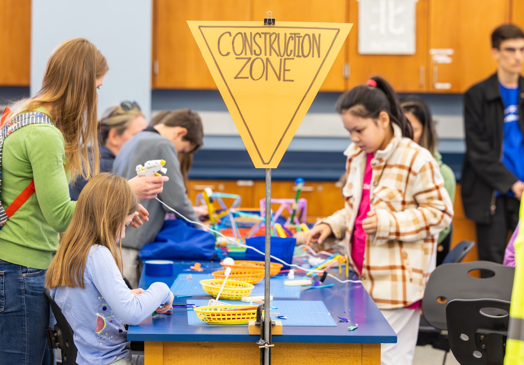 Experience Day 2025 Young students and their family members take part in experiments at Experience Day