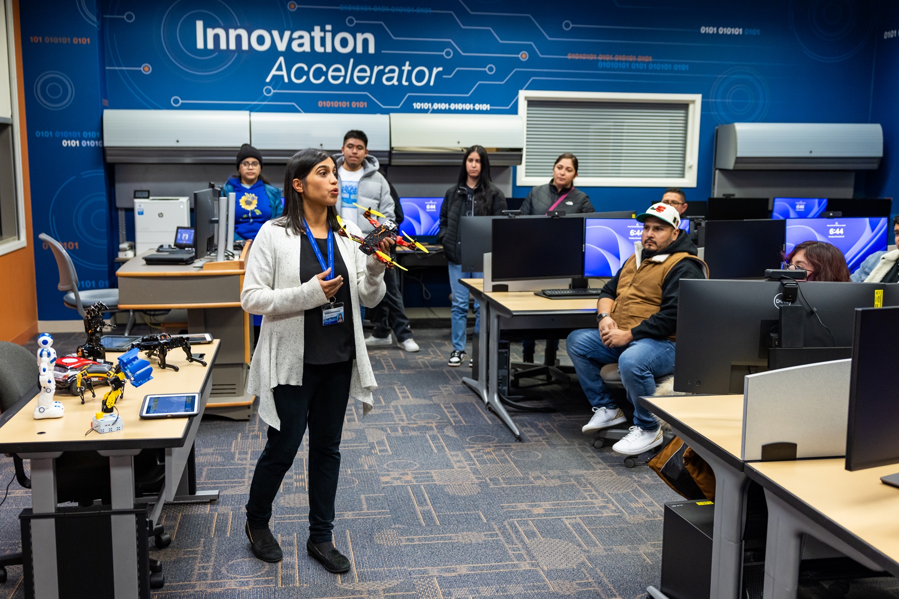 Instructor Annabel Hasty gives an AI presentation in the Innovation Accelerator Lab at a Harper College open house.