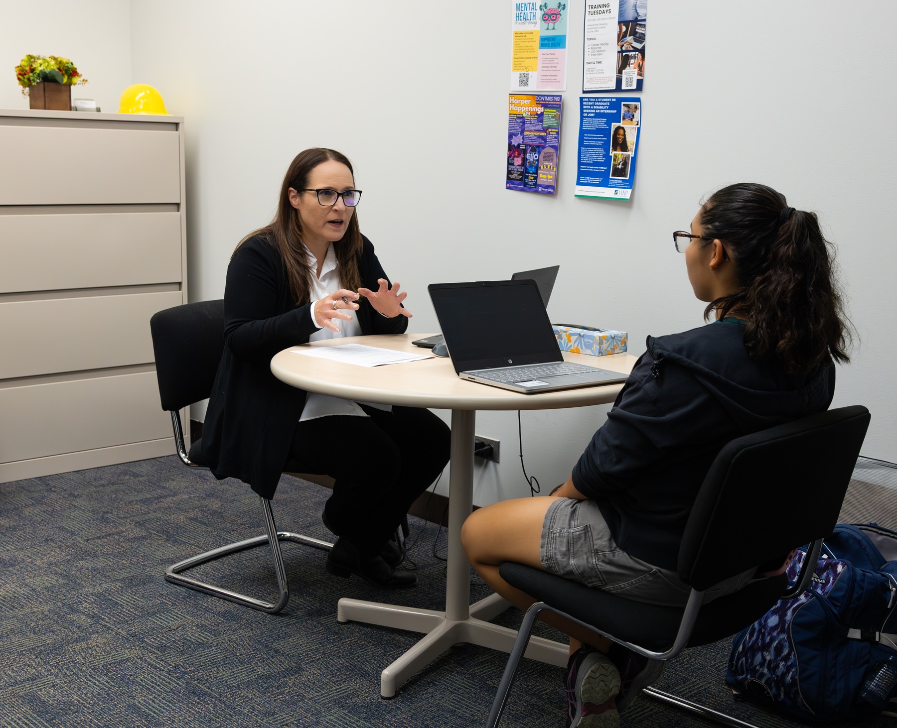 Job Placement Resource Center meeting A Harper employee meets with a student in the Job Placement Resource Center.