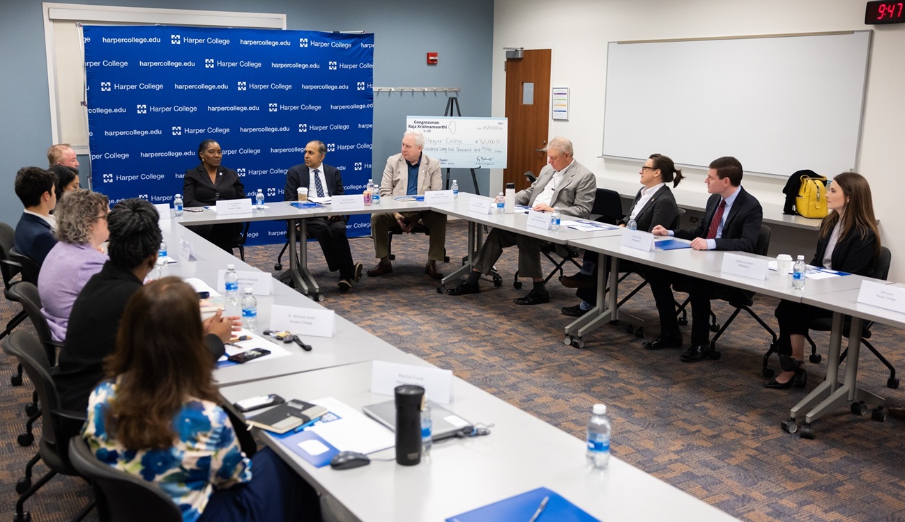 Rep. Raja Krishnamoorthi meets with a group of leaders from Harper College and the Chicago Quantum Exchange in a Harper classroom.