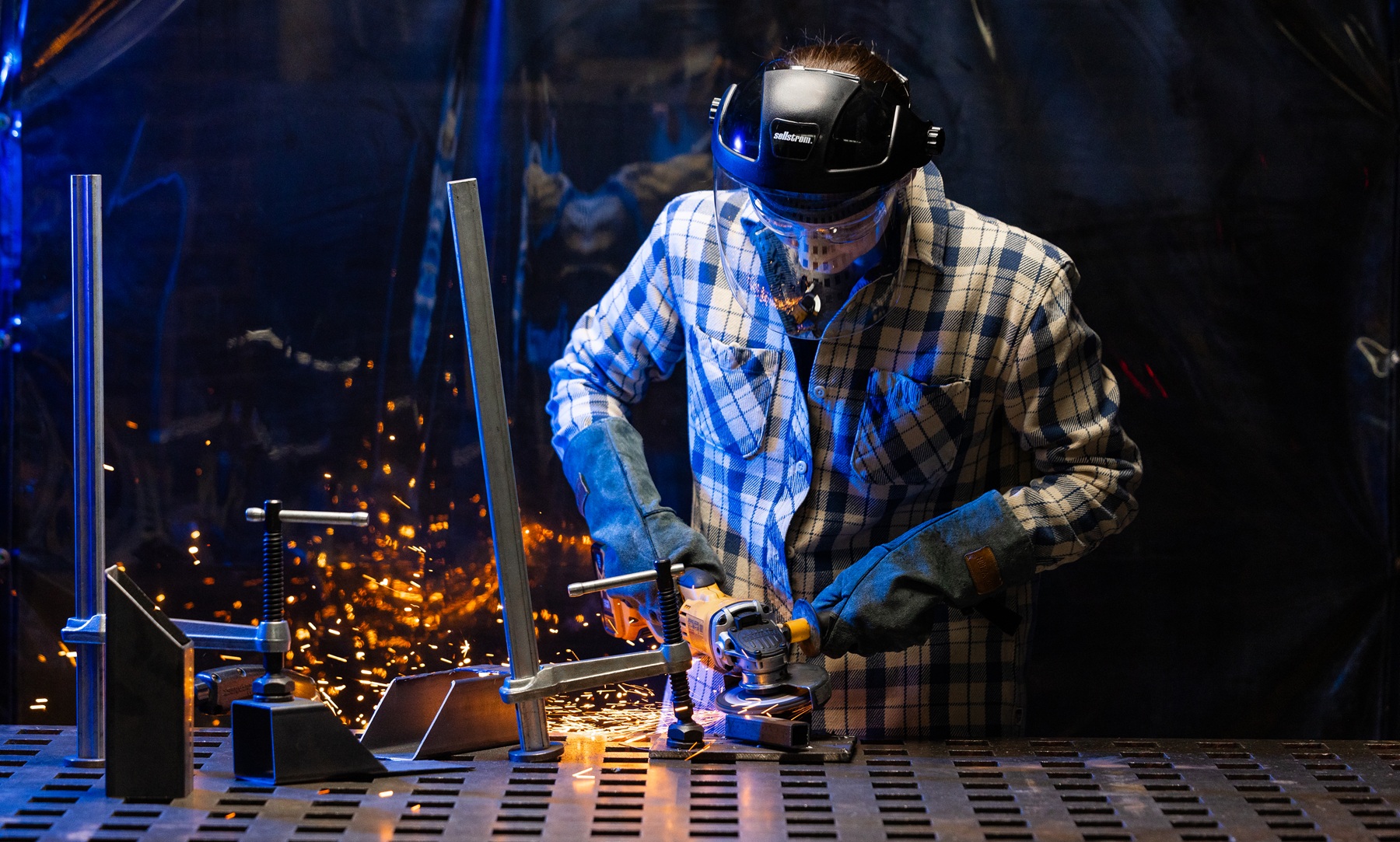 Katsiaryna Piatsevich welds in the lab