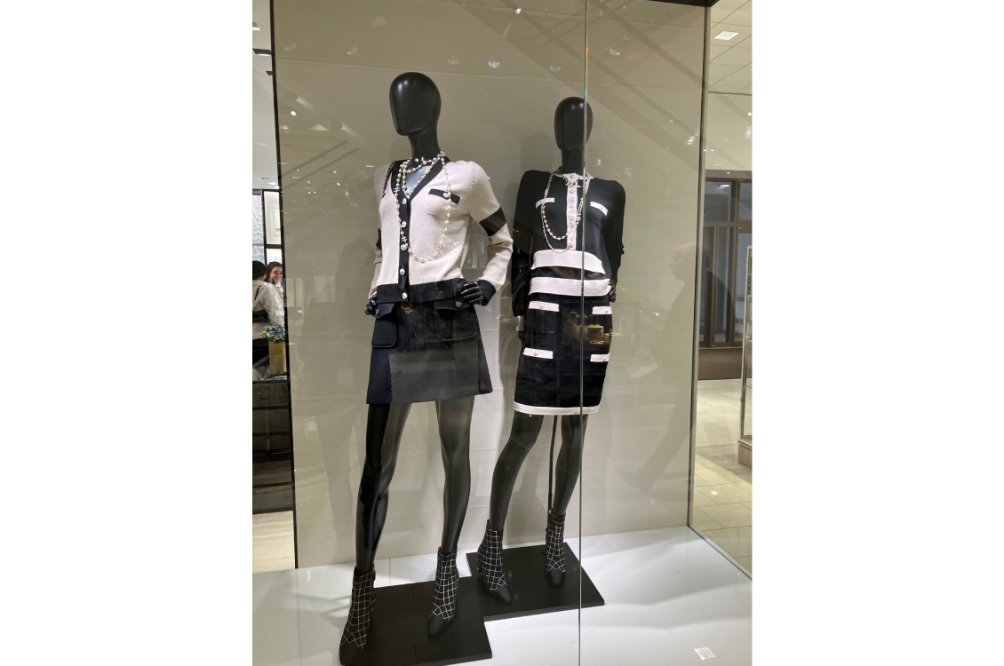 Example of an elegant visual display at Neiman Marcus.