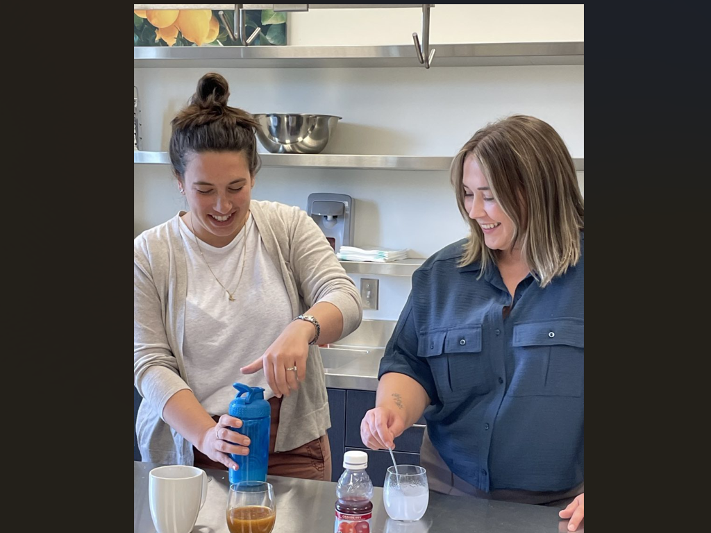 Students mix juice drinks in Nutrition Lab