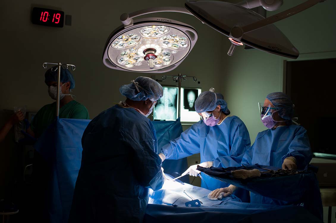 Students prepare the operating room