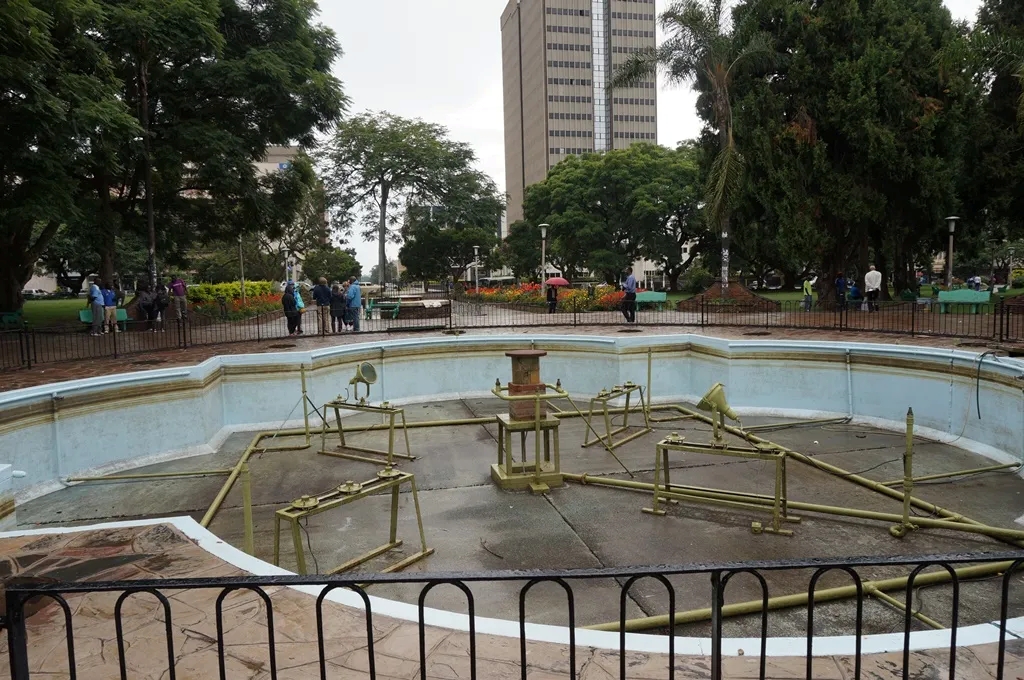 Fountain with spouts but no water in Africa Unity Square