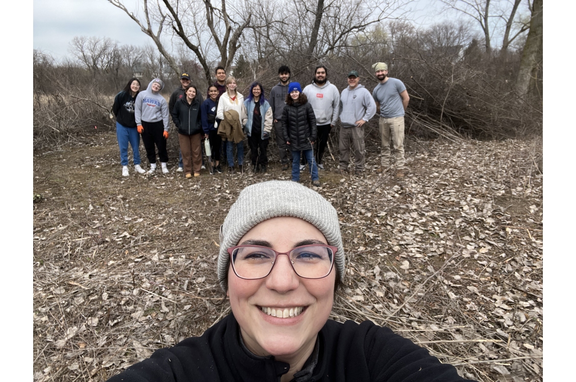 Professor Ginger McHugh-Kurtz taking a selfie with Harper students at the prairie