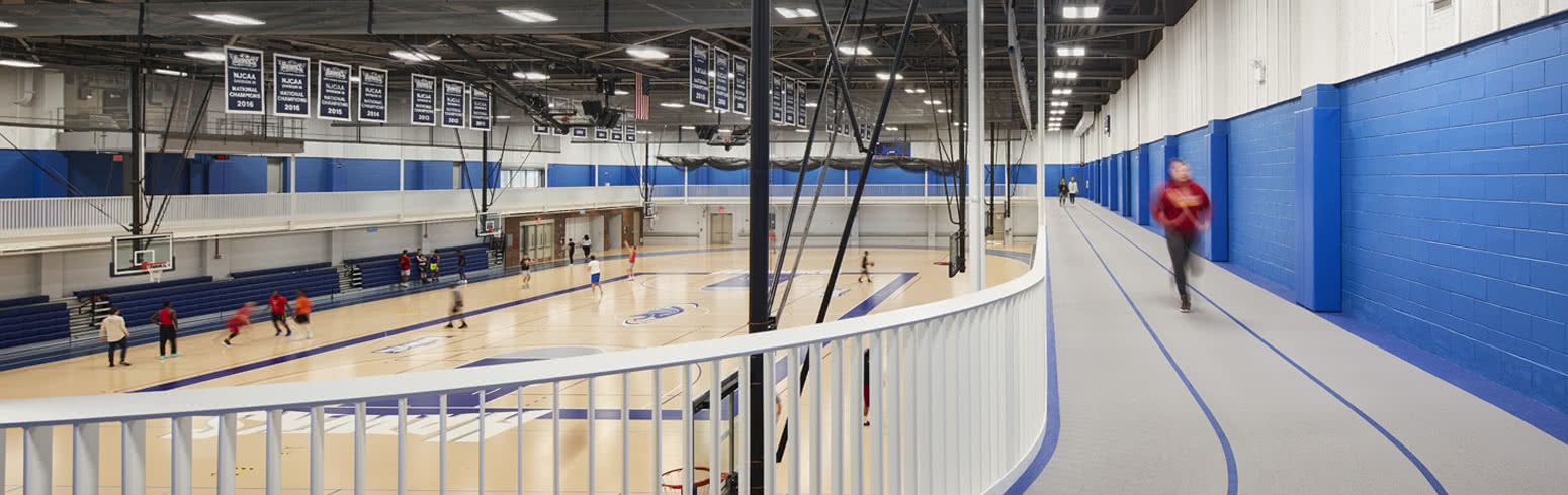 Students using Campus Recreation Gym room photo  